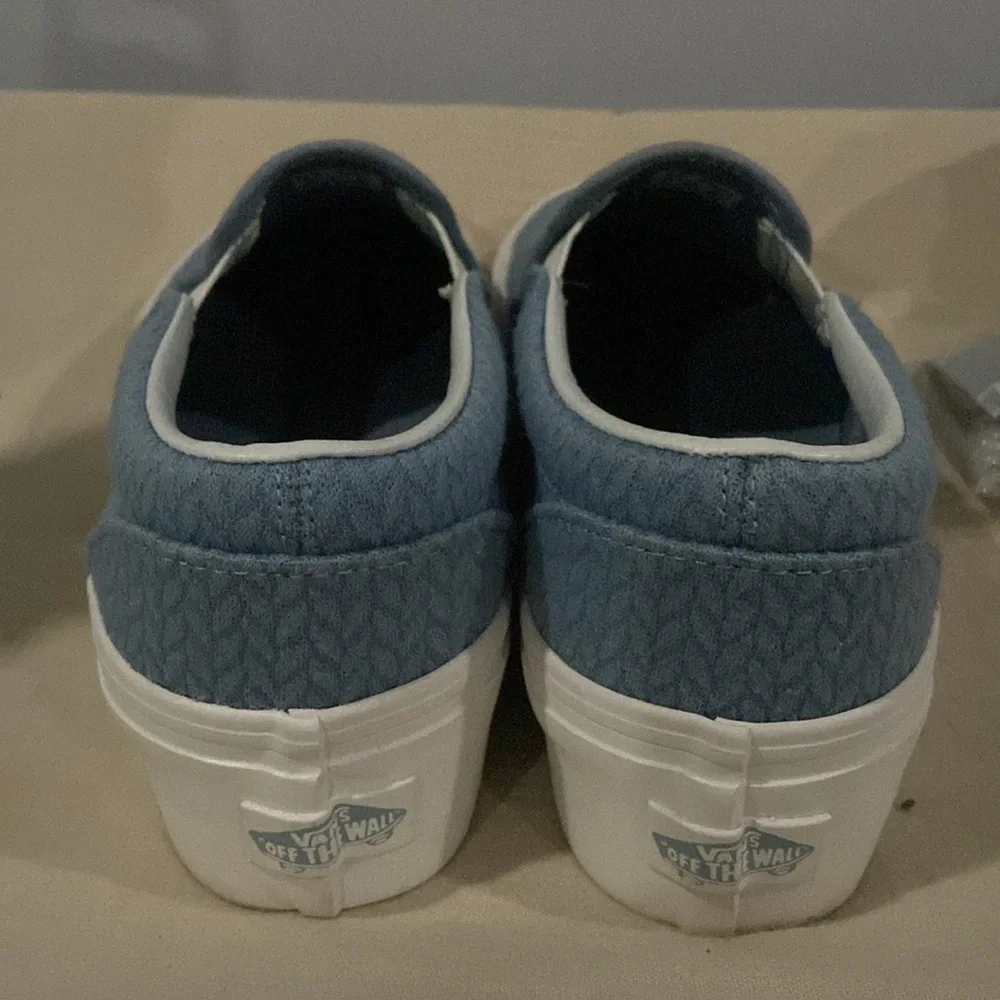 Vans - Picture 3 of 3